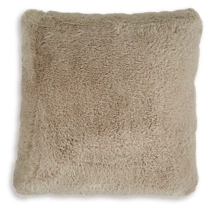 Gariland Pillows