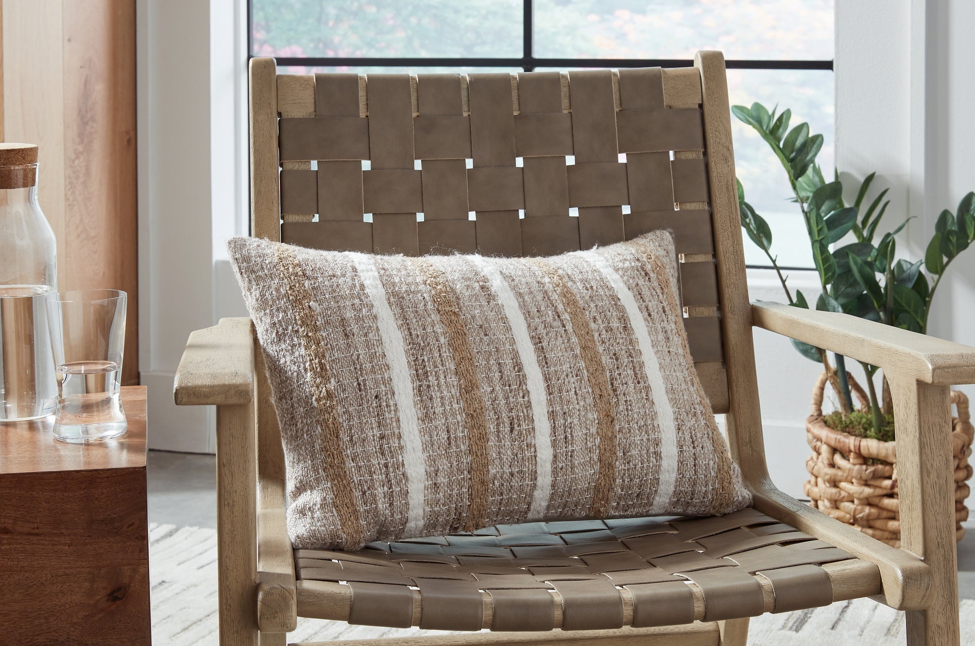Orange Furniture Outlet - Ashley Furniture - Benish Pillows - Pillow (4/CS) / Tan/Brown/White - A1001047