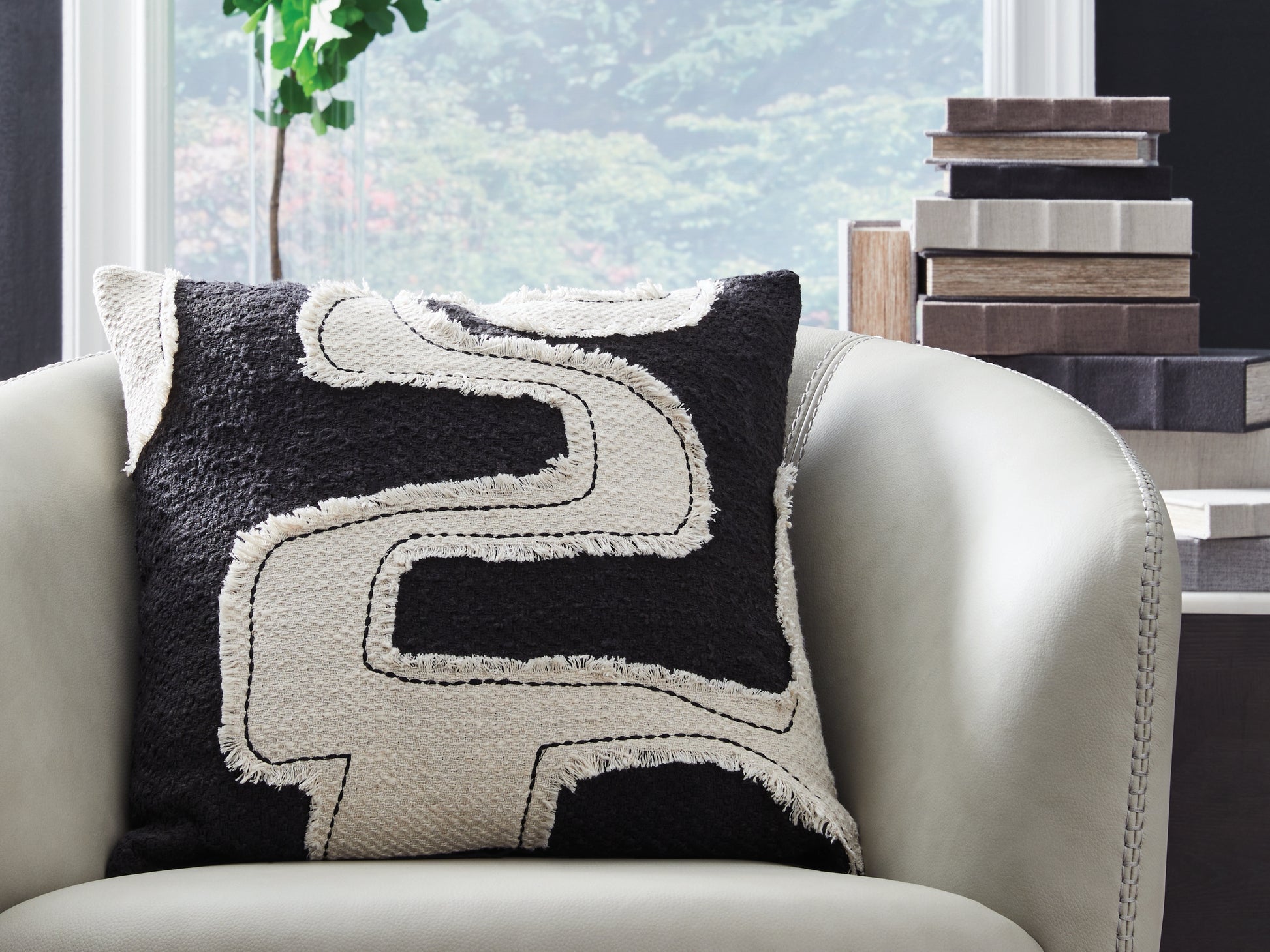 Orange Furniture Outlet - Ashley Furniture - Veerbank Pillows - Pillow (4/CS) / Black/Beige - A1001114