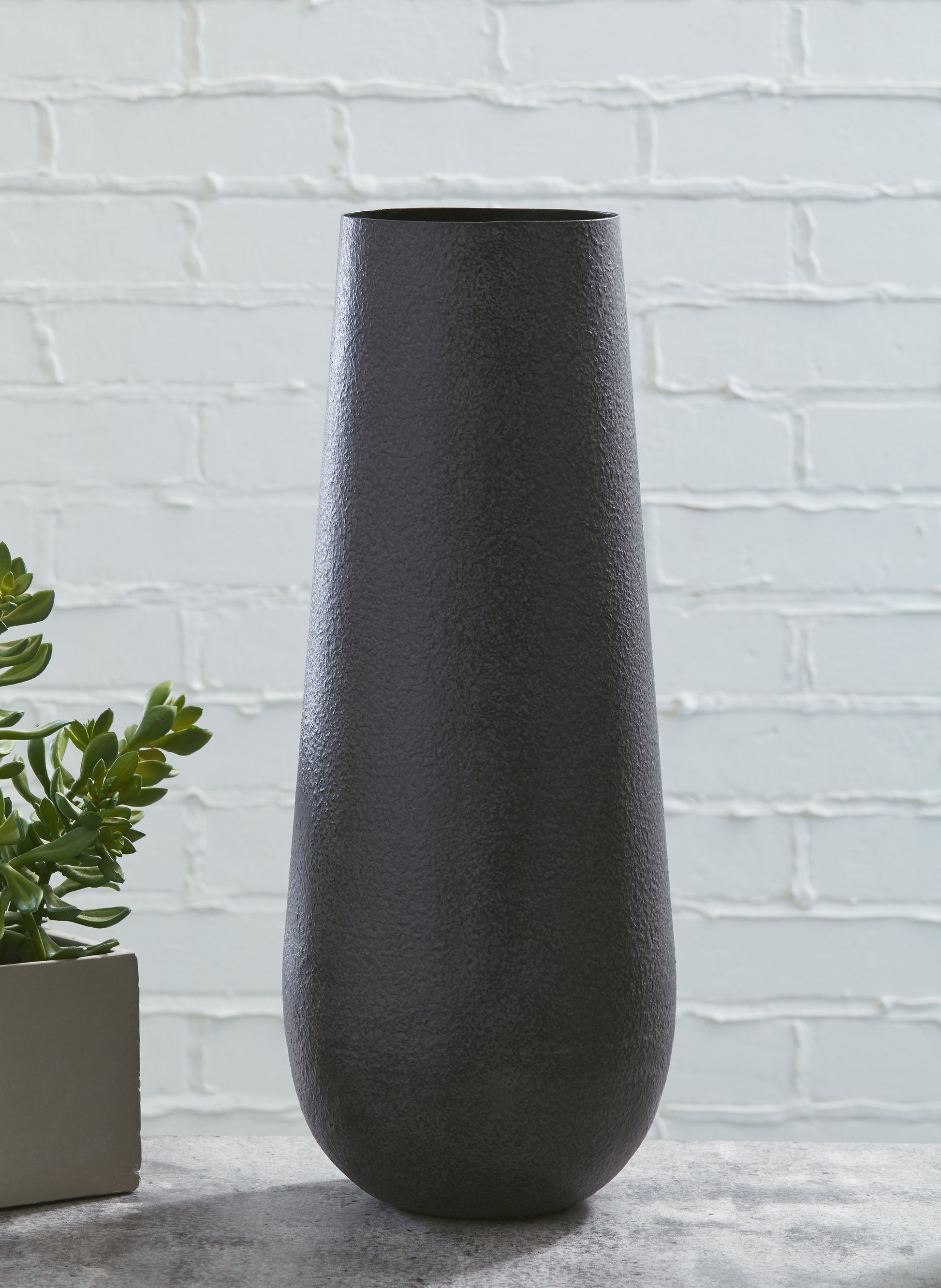 Orange Furniture Outlet - Ashley Furniture - Fynn Vase - Vase / Antique Brown - A2000516