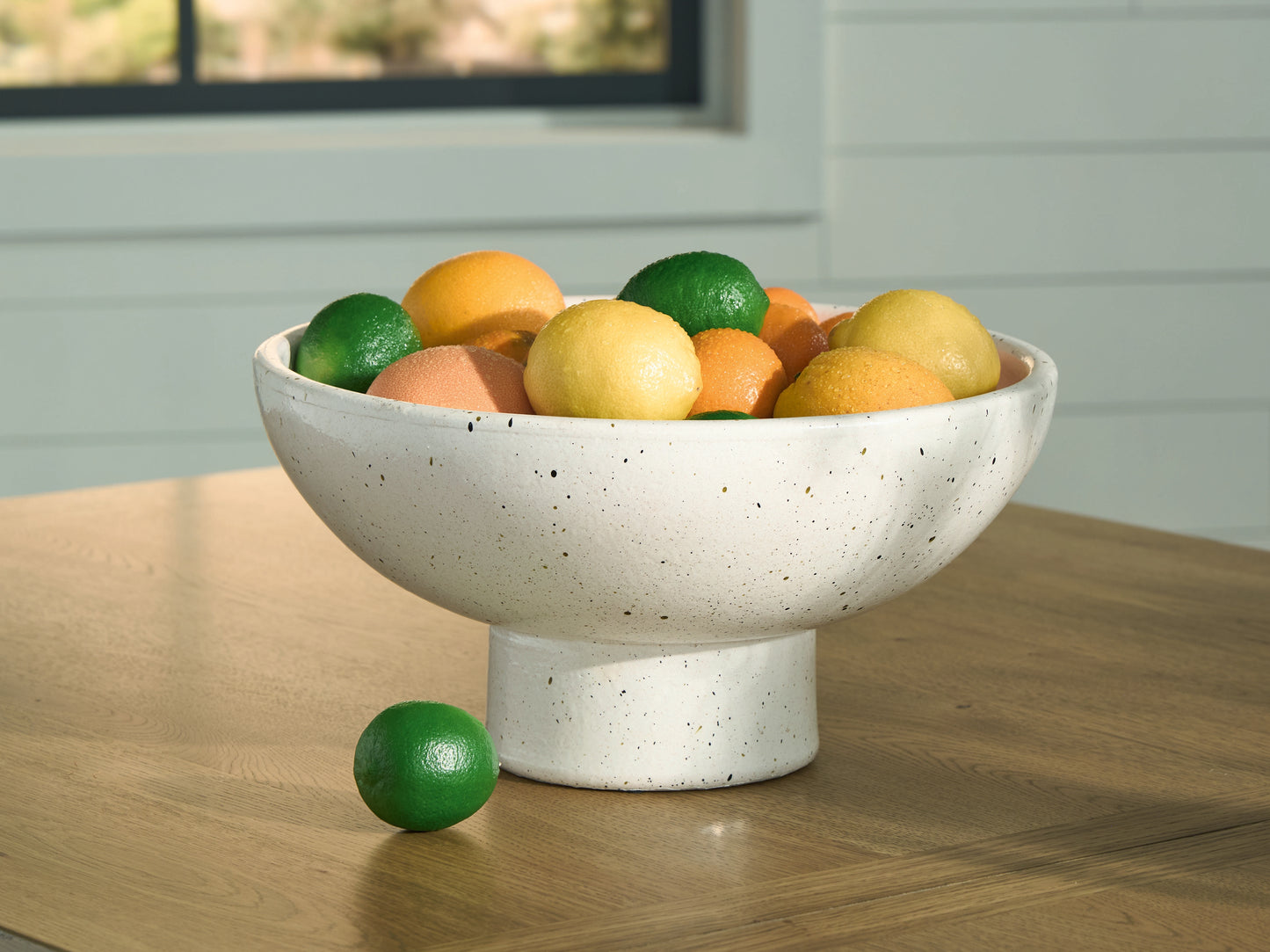 Orange Furniture Outlet - Ashley Furniture - Dallinworth Bowl - Bowl / White/Black - A2000833