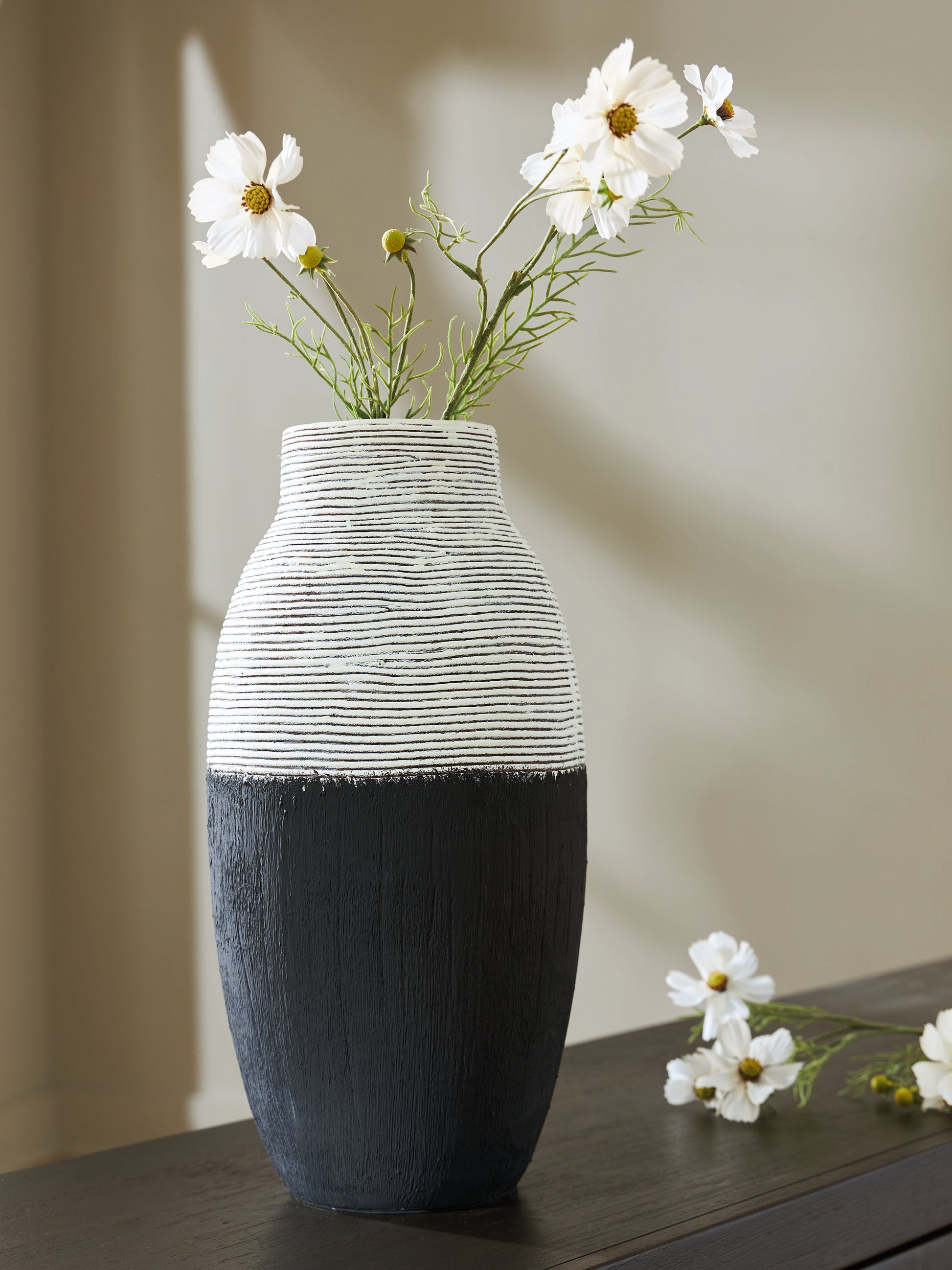 Orange Furniture Outlet - Ashley Furniture - Girtha Vase - Vase / Antique White/Black - A2000877