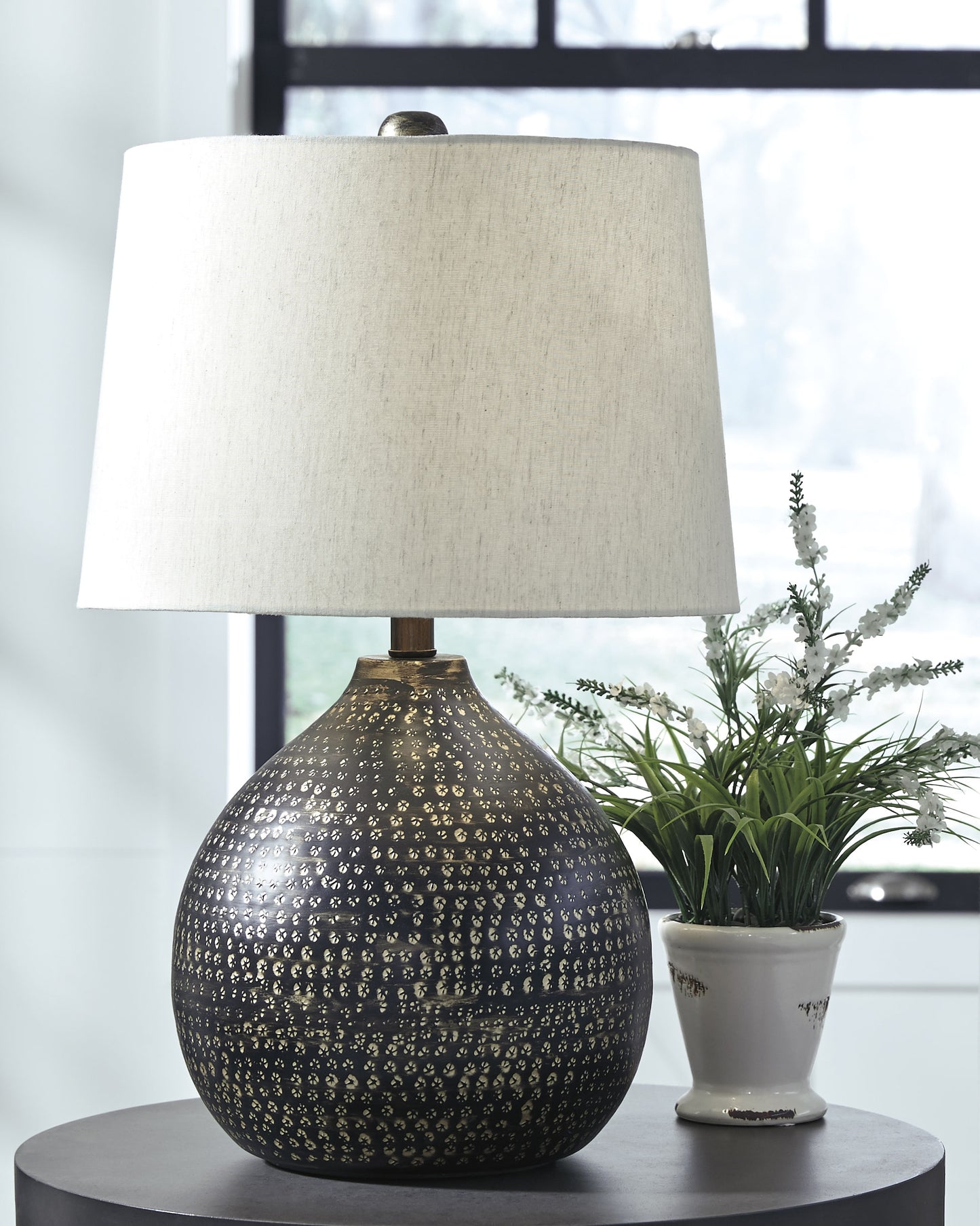 Orange Furniture Outlet - Ashley Furniture - Maire Lighting - Table Lamp (Set of 2) / Black/Gold Finish - L207294X2