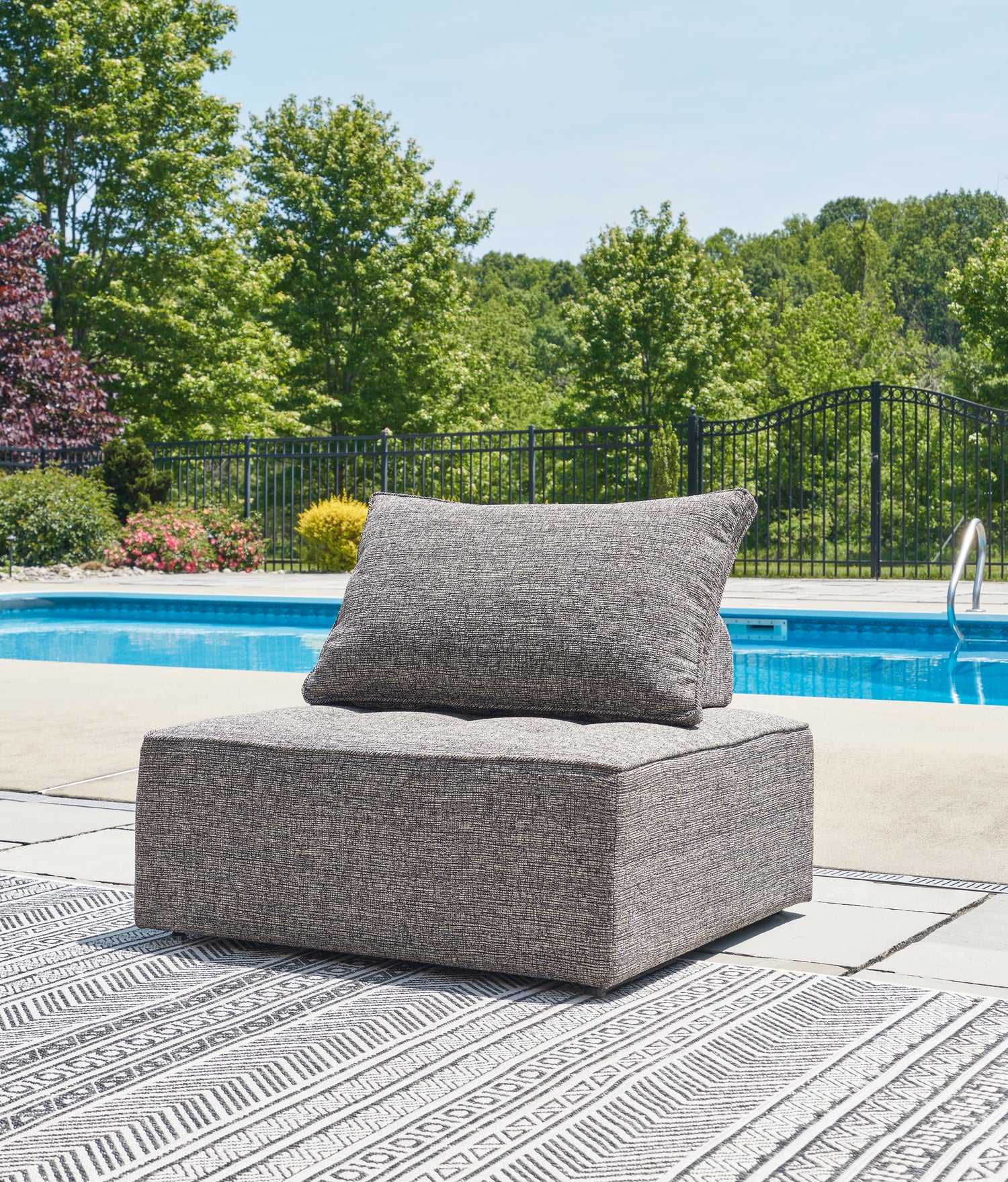 Orange Furniture Outlet - Ashley Furniture - Bree Zee Outdoor - 5-Piece Outdoor Modular Seating / Brown - P160P10