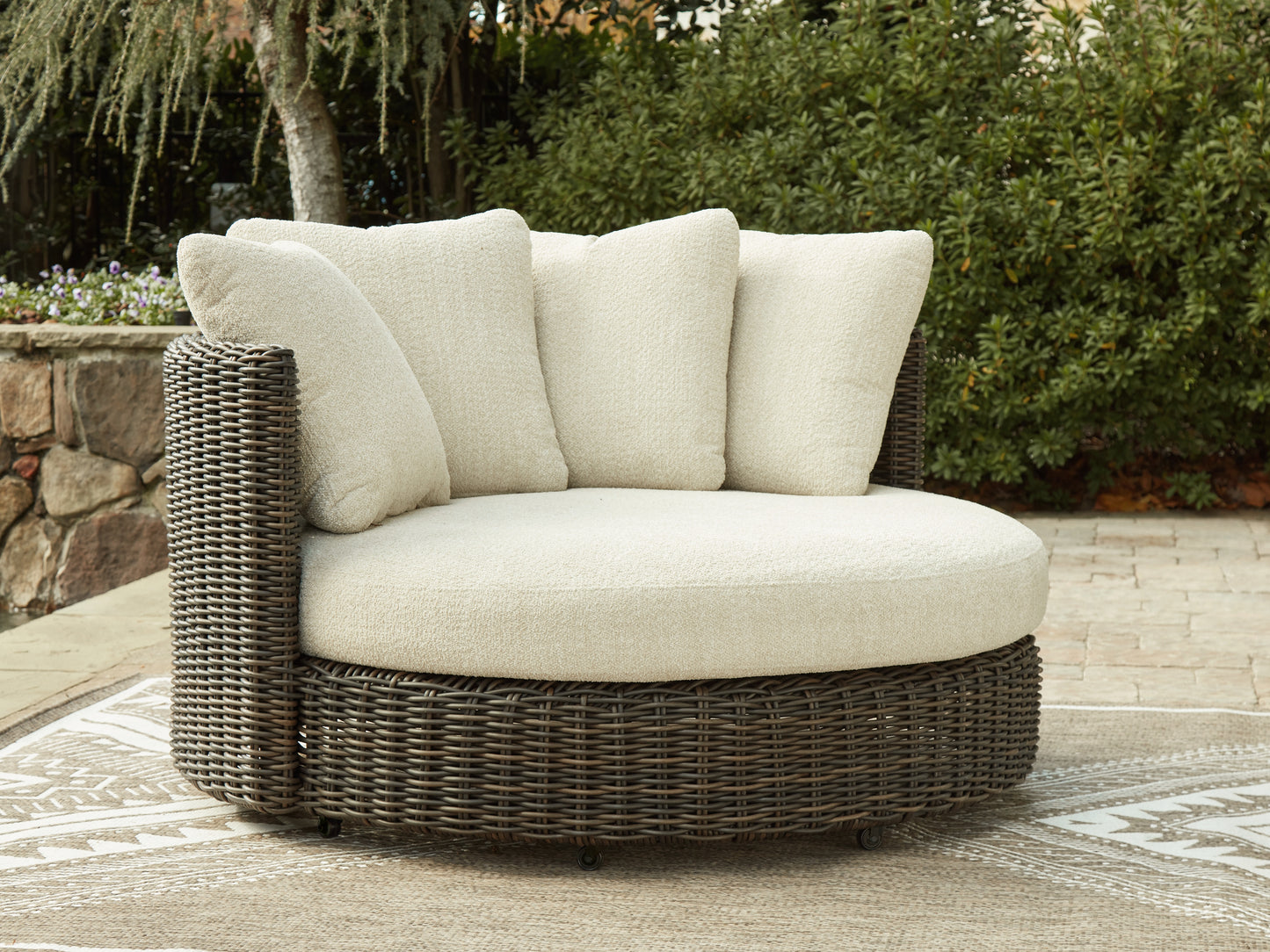 Orange Furniture Outlet - Ashley Furniture - Kimora Outdoor - Swivel Lounge Chair w/Cushion / Beige/Dark Brown - P711-810