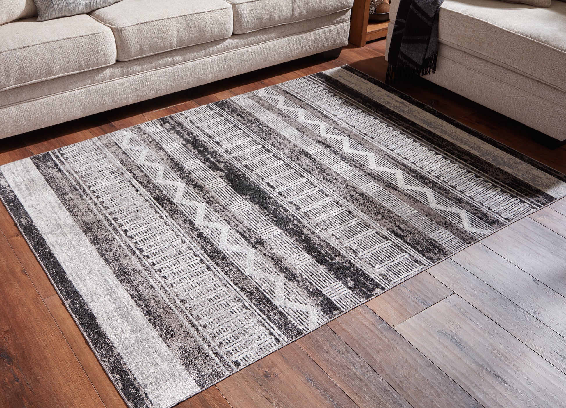 Orange Furniture Outlet - Ashley Furniture - Henchester Rug - 5' x 7' Washable Rug / Multi - R405992