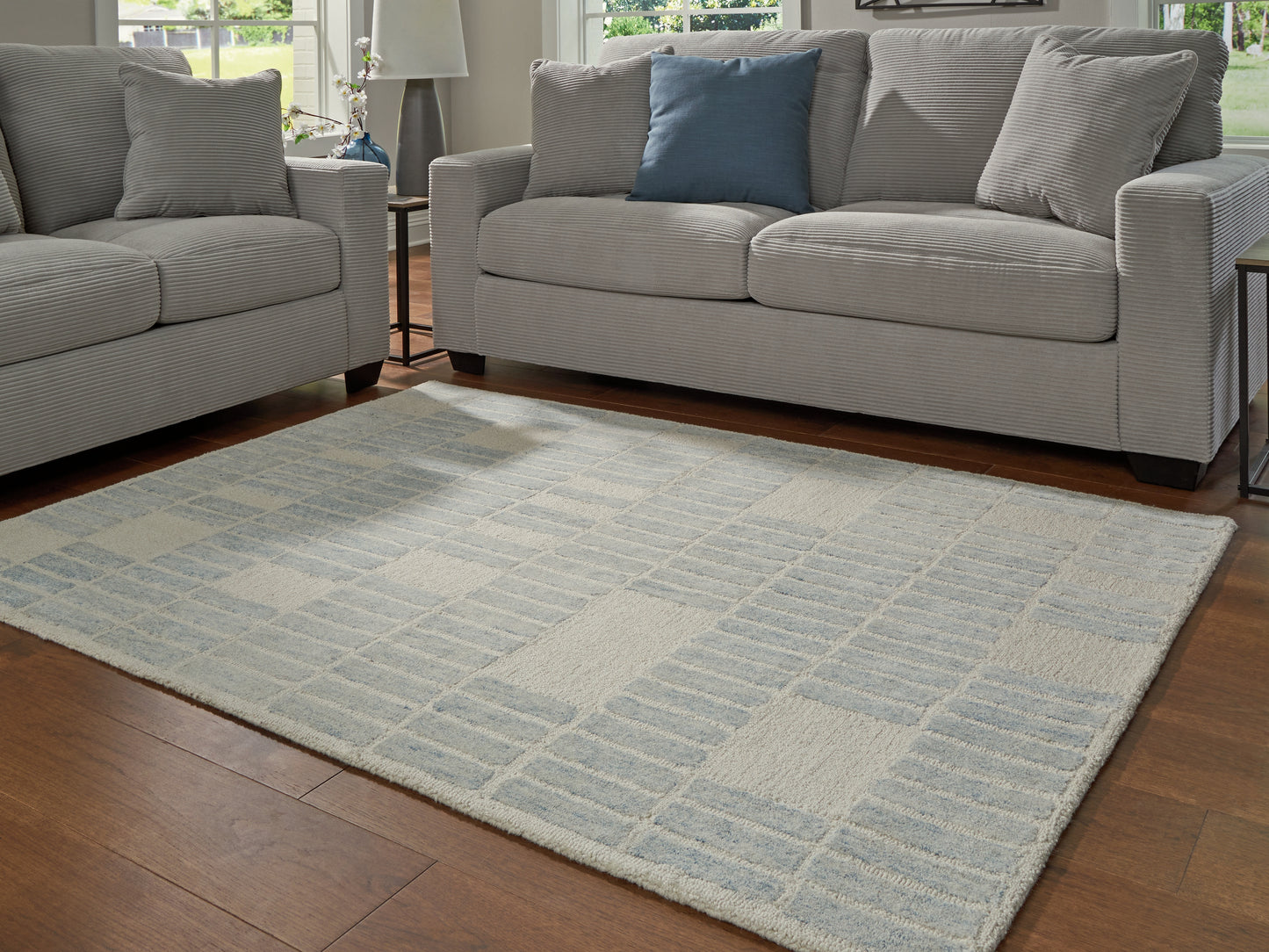 Orange Furniture Outlet - Ashley Furniture - Dylanton Rug - 5' x 7' Area Rug / Ivory/Blue - R407812