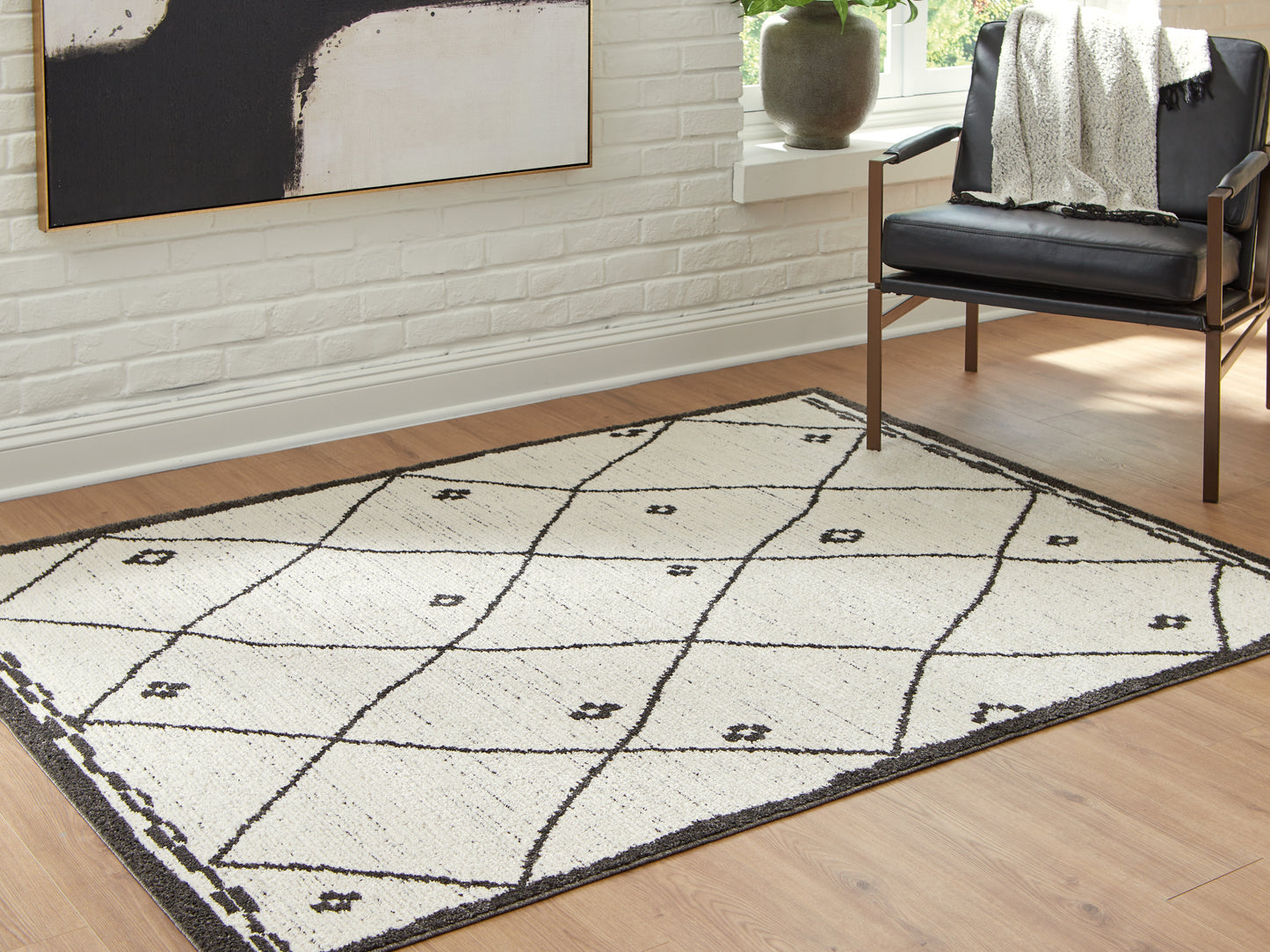 Orange Furniture Outlet - Ashley Furniture - Fenriston Rug - Medium Rug / Cream/Black - R408302
