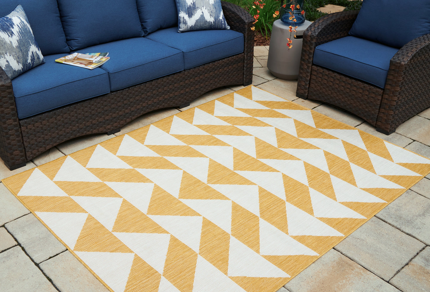 Orange Furniture Outlet - Ashley Furniture - Thomley Rug - 8' x 10' Rug / Ivory/Yellow - R900061