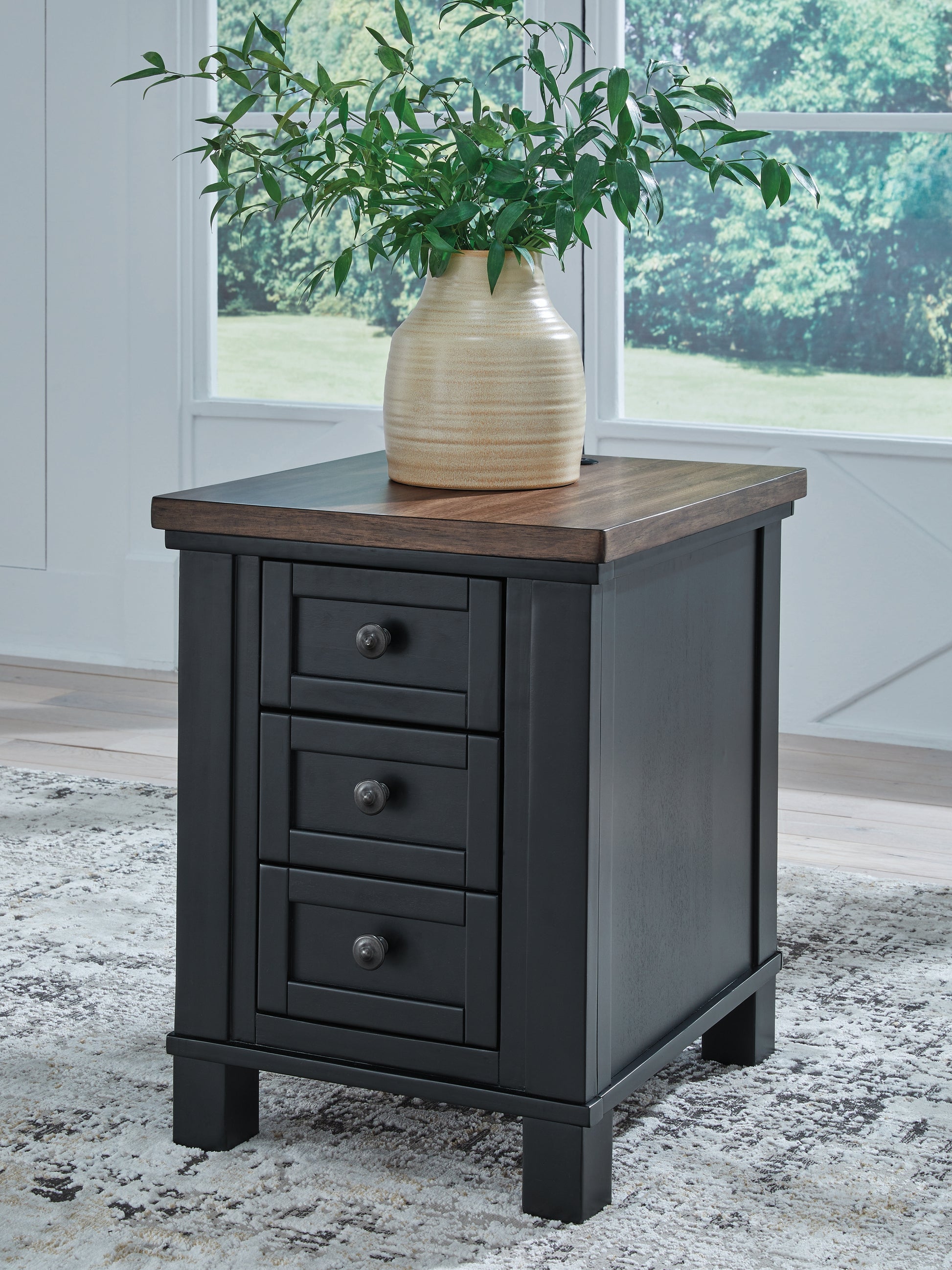 Orange Furniture Outlet - Ashley Furniture - Wildenauer Chairside End Table - Chair Side End Table / Brown/Black - T664-7