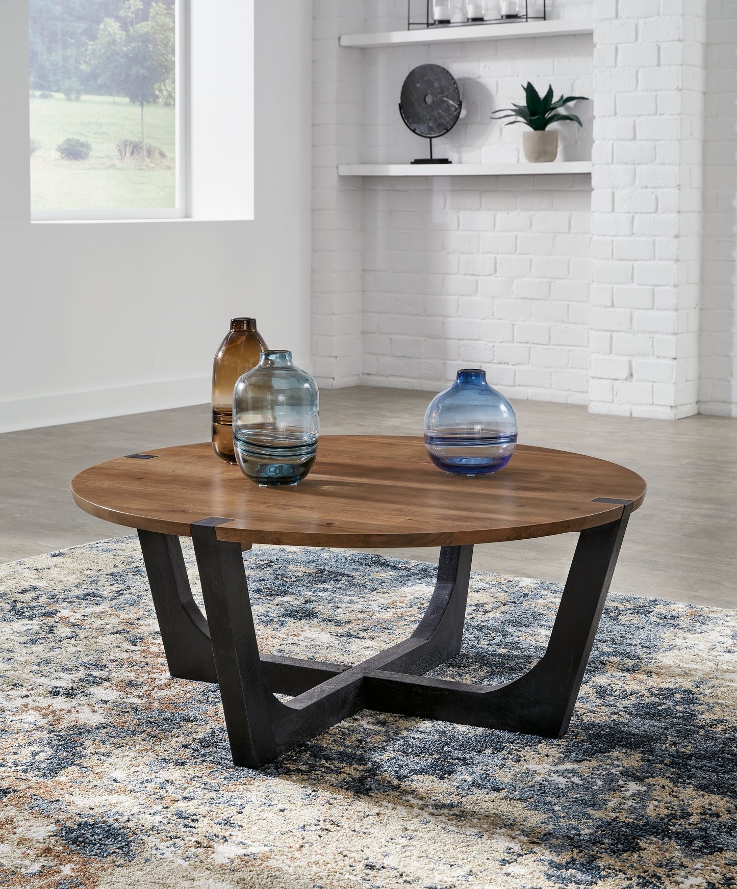 Orange Furniture Outlet - Ashley Furniture - Hanneforth Coffee Table - Round Cocktail Table / Brown/Black - T726-8